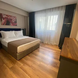 3* Hotel The Royals