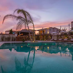 June Alacati Adult Only Otel